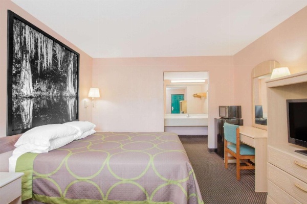 Super 8 by Wyndham Columbia image 19